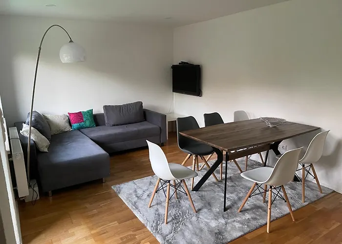Bungalow In Ruhiger Siedlung Mit Stellplatz