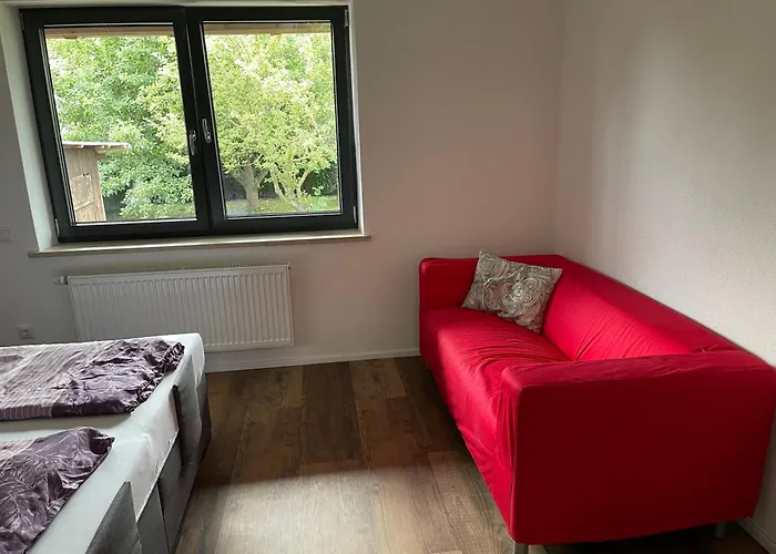 Bungalow In Ruhiger Siedlung Mit Stellplatz