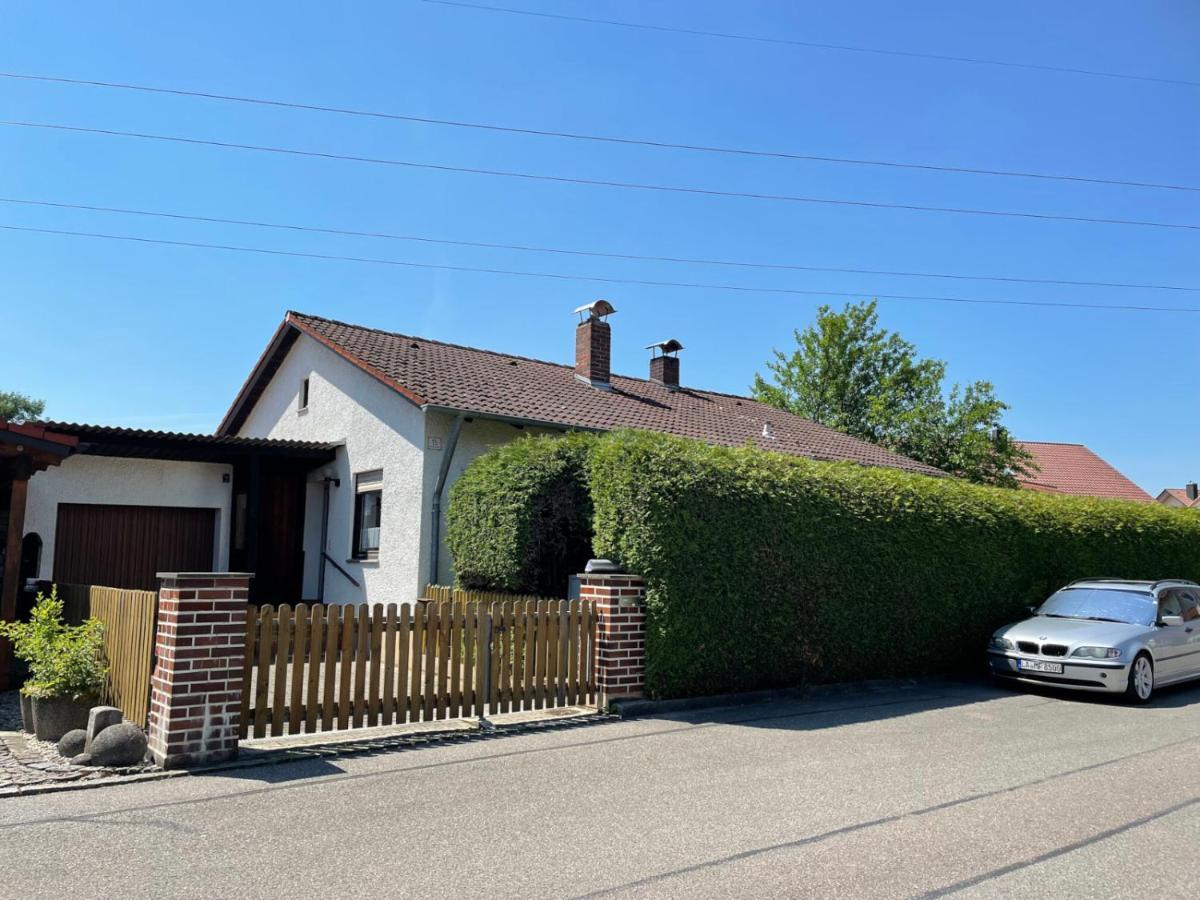 In Ruhiger Siedlung Mit Stellplatz *