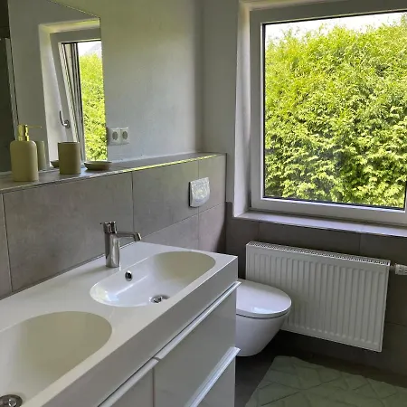 Bungalow In Ruhiger Siedlung Mit Stellplatz Landshut Exterior photo